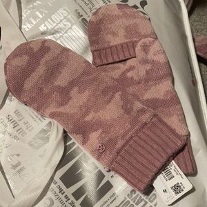 New lululemon room for warmth mitten gloves